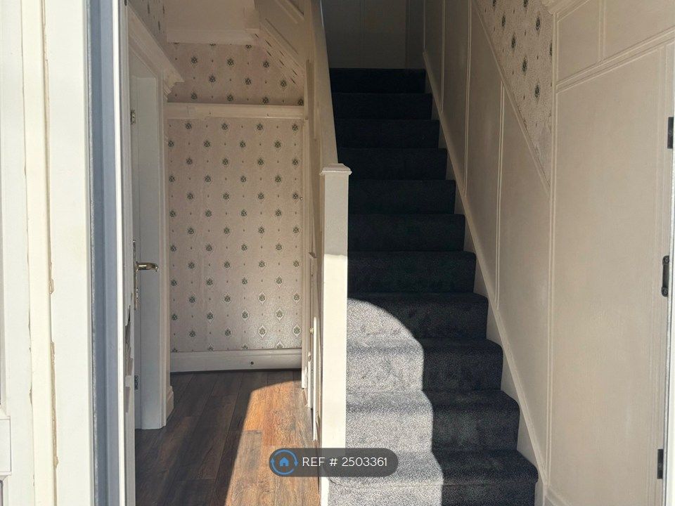 Property photo 3 of 18 Hallway