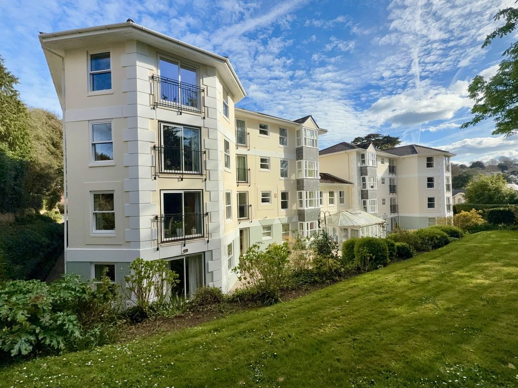 Property photo 2 of 28