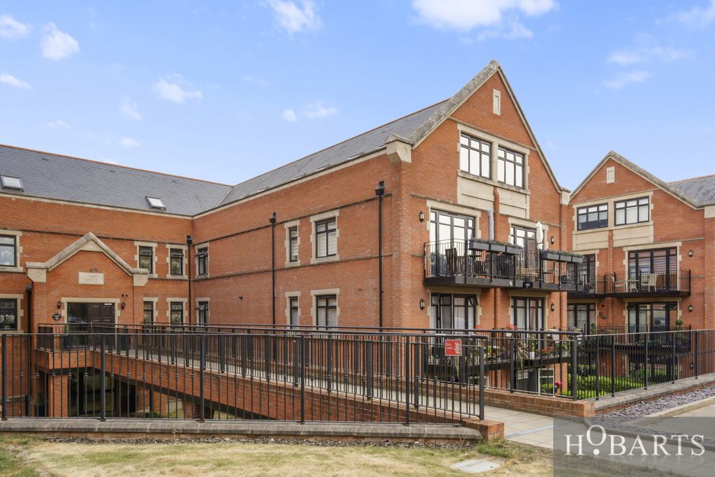 Property photo 1 of 17 A Beautifully Presented Two Bedroom Duplex Apartment