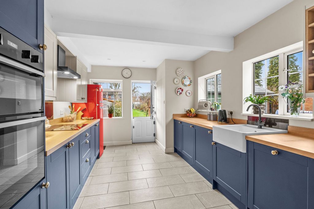 Property photo 2 of 15 Fitted Kitchen