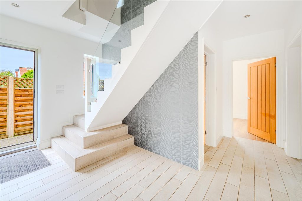 Additional image 20 of 5 bed detached house for saleMartcombe Road, Easton-In-Gordano, Bristol BS20
