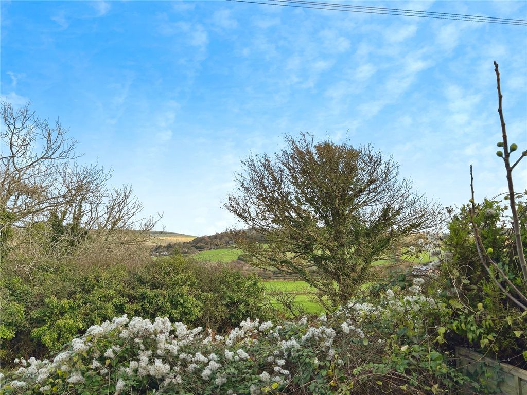 Property photo 2 of 17 Picture No. 16