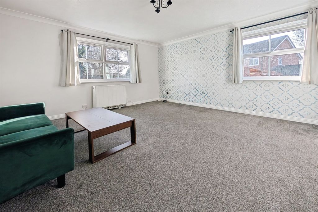 Property photo 3 of 8 (Main)