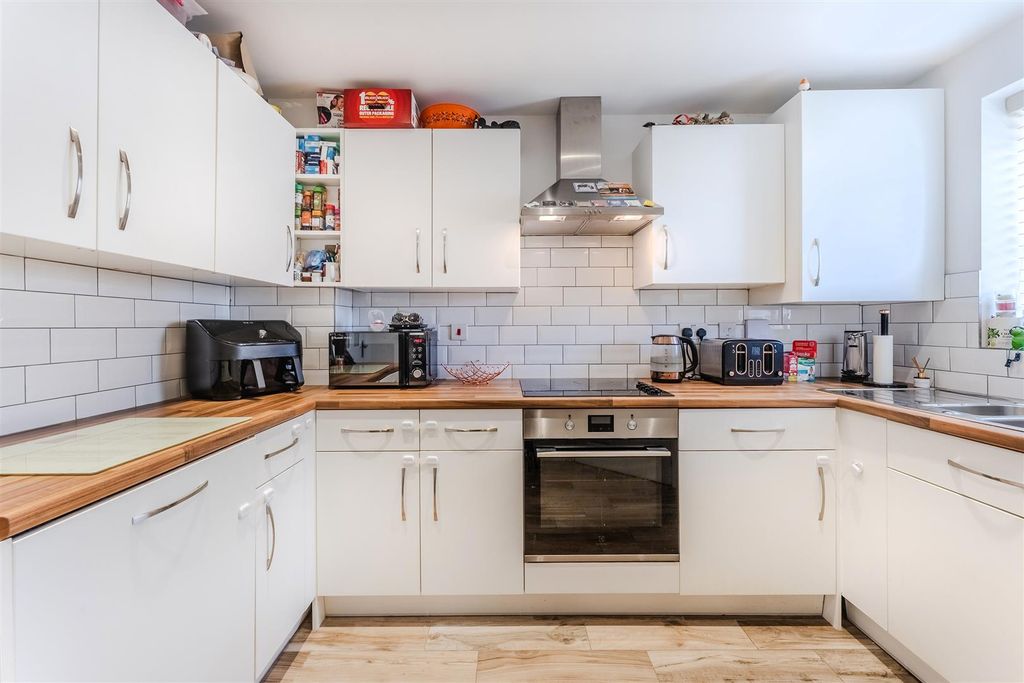 Property photo 2 of 18 Kitchen