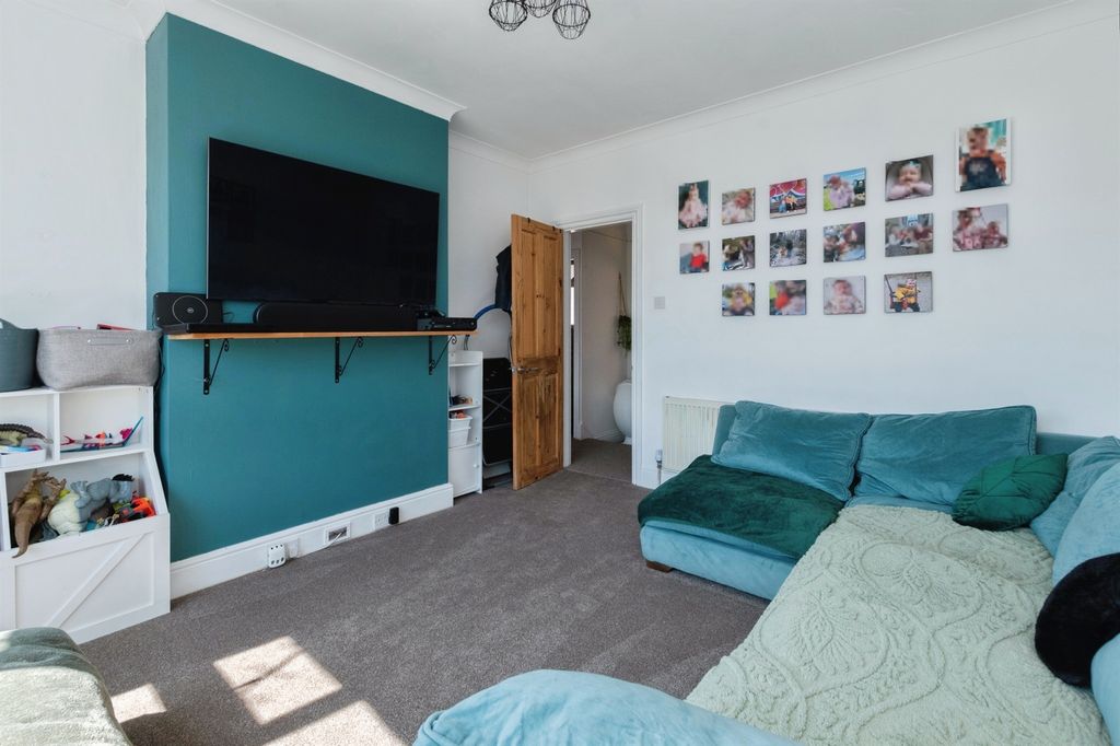 Property photo 3 of 17