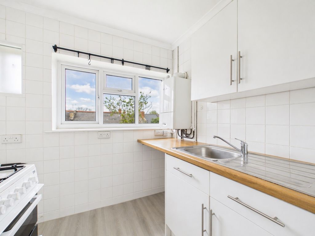 Property photo 3 of 15 Cam01740G0-Pr0546-Still009