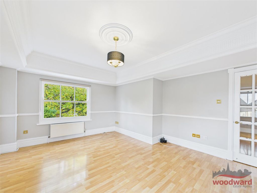 Property photo 3 of 14 Cam05267G0-Pr0153-Still021.Jpg