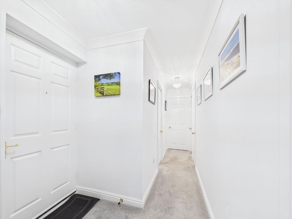 Property photo 2 of 17 Entrance Hallway