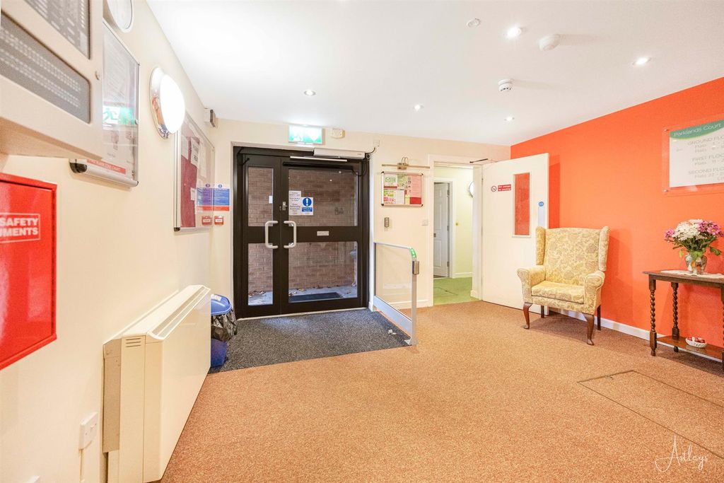 Property photo 2 of 14 Communal Hall
