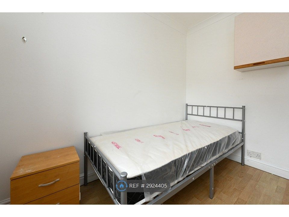 Property photo 2 of 10 Single Bedroom