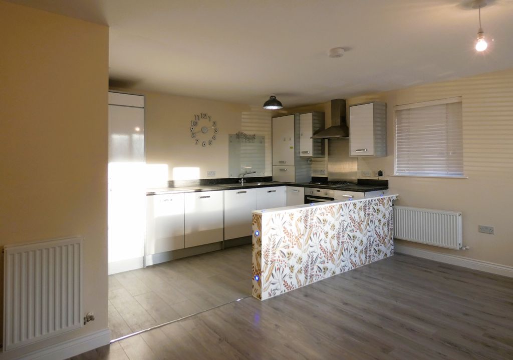 Property photo 3 of 15 Kitchen