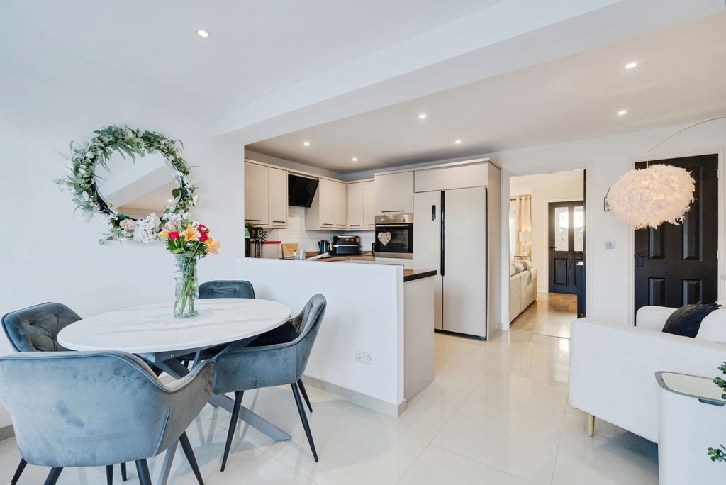 Property photo 3 of 17 Kitchen/Diner