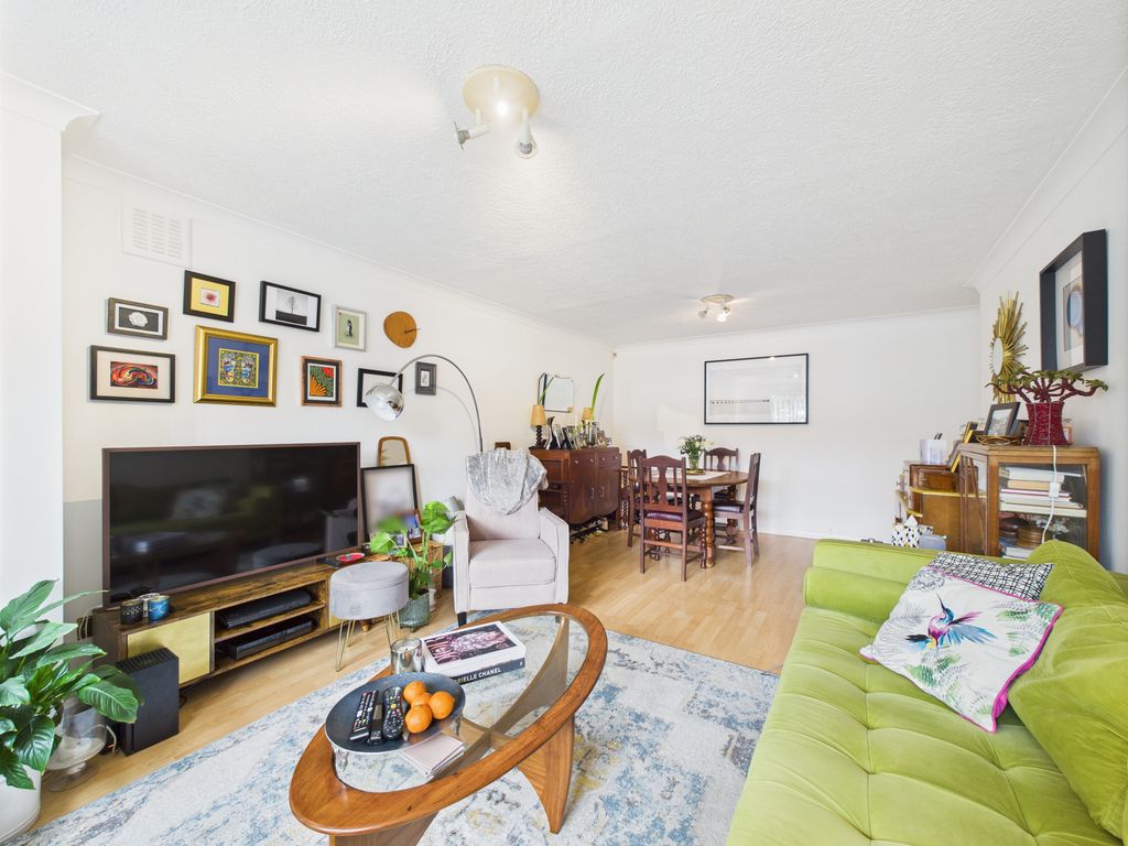 Property photo 3 of 9