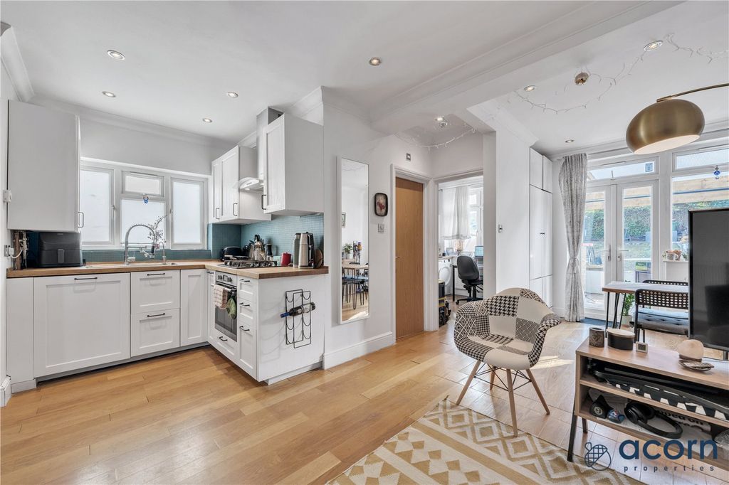 Property photo 3 of 21 Picture No. 23