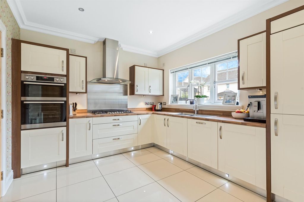 Property photo 3 of 43 Kitchen 3.Jpg