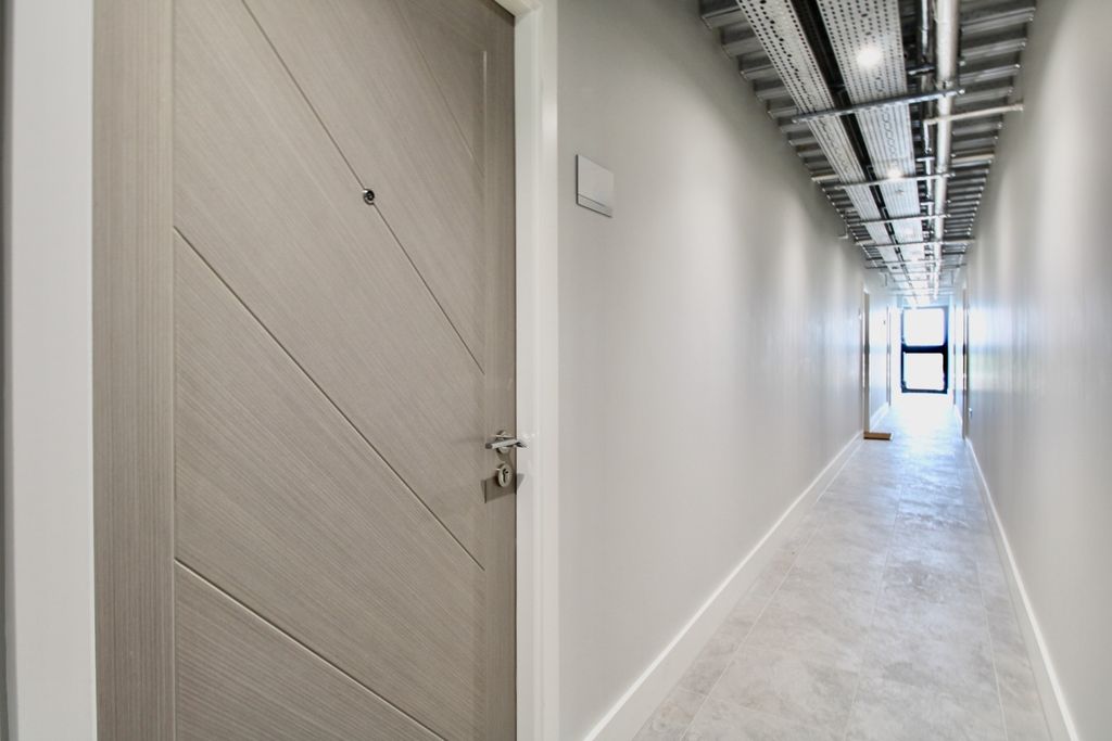 Property photo 2 of 11 Apartment Entrance