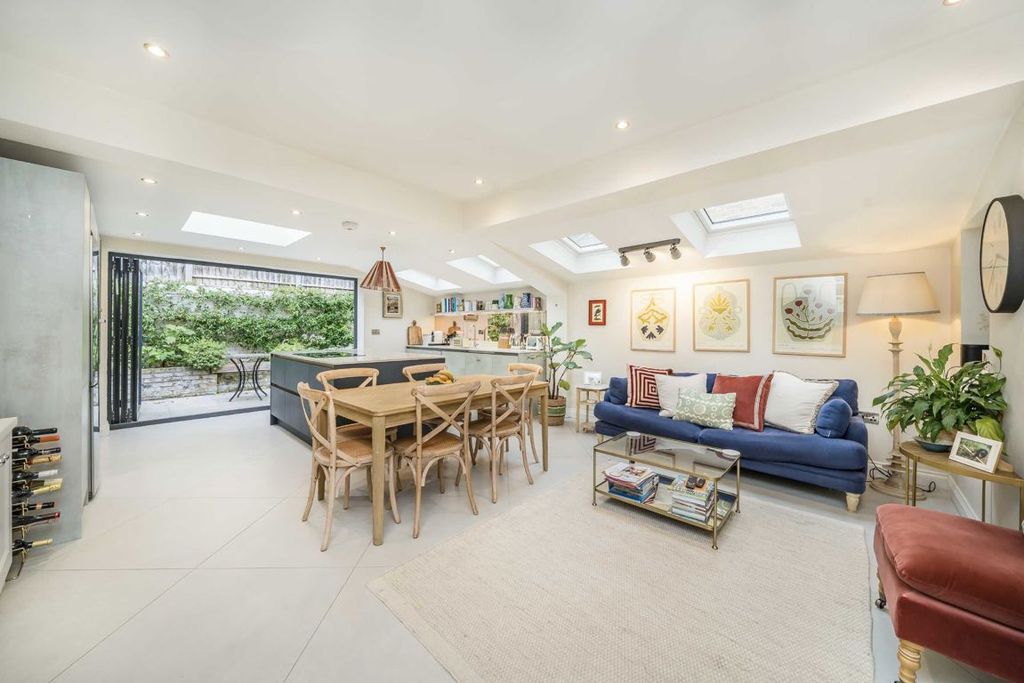 Property photo 3 of 8