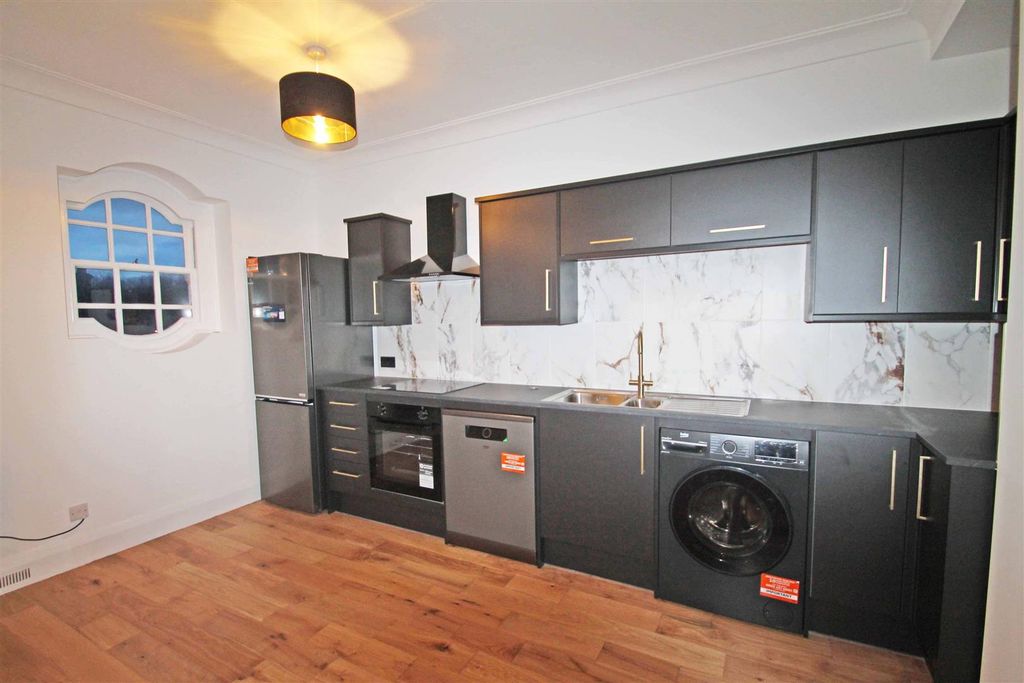 Property photo 3 of 9 Kitchen Diner