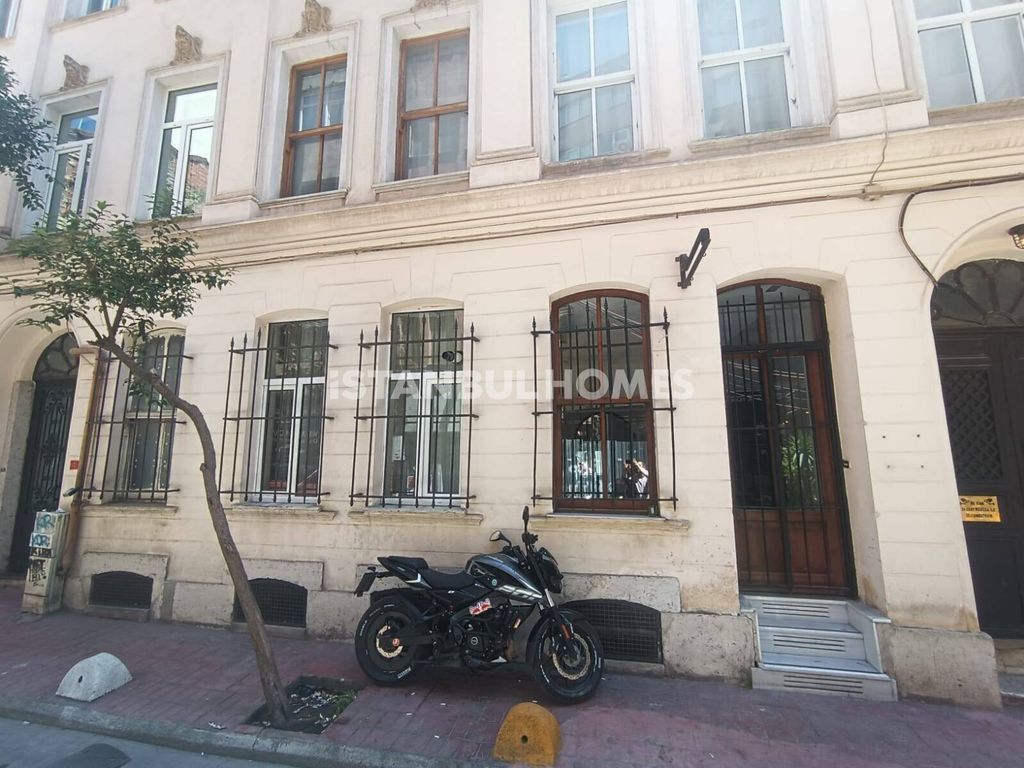 Property photo 2 of 12