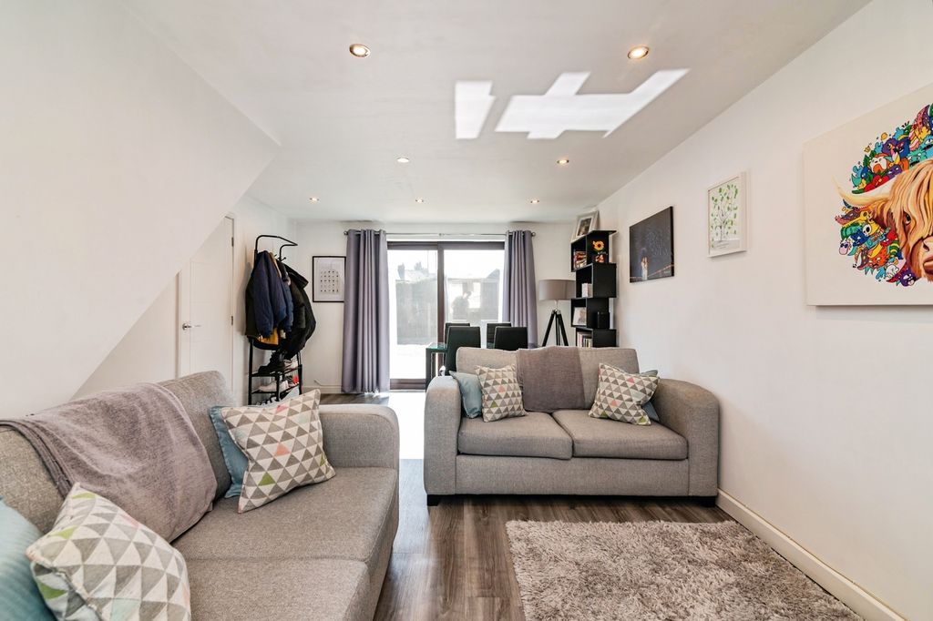 Property photo 2 of 15 Pbox-Img.Jpg