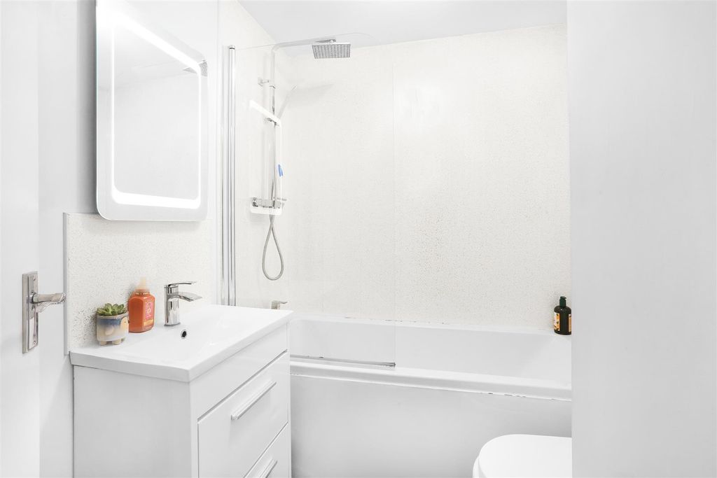 Property photo 3 of 11 1610777609 - 26 Groveside Close, Sm5 - 9.Jpg