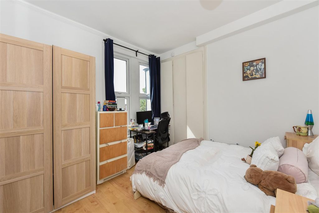Property photo 2 of 6 3,66 Hillfield (4).Jpg