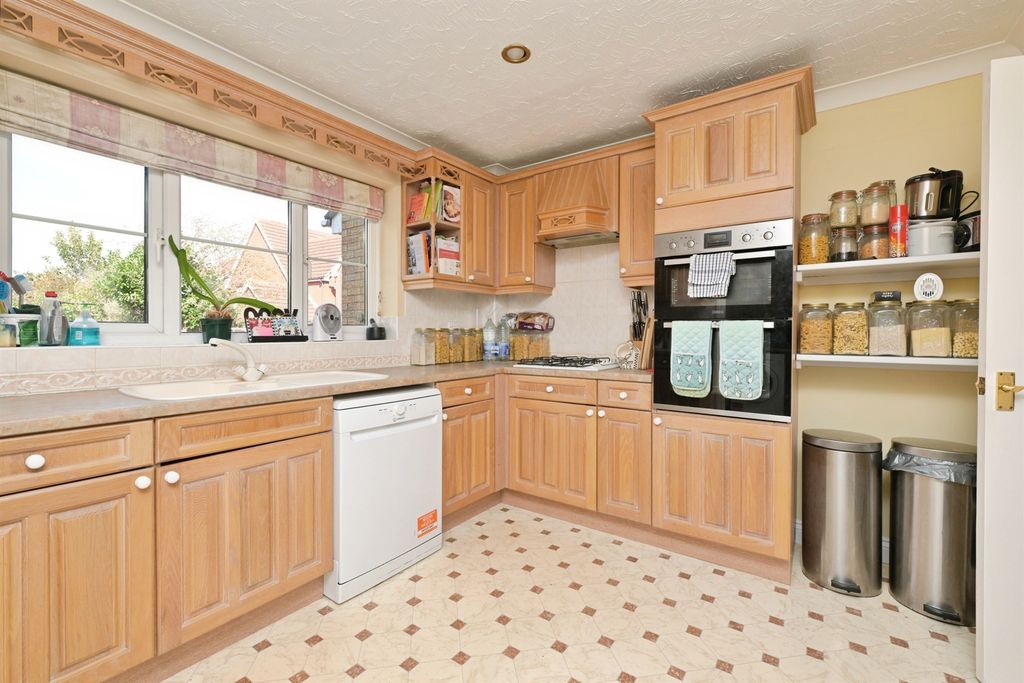 Property photo 3 of 19