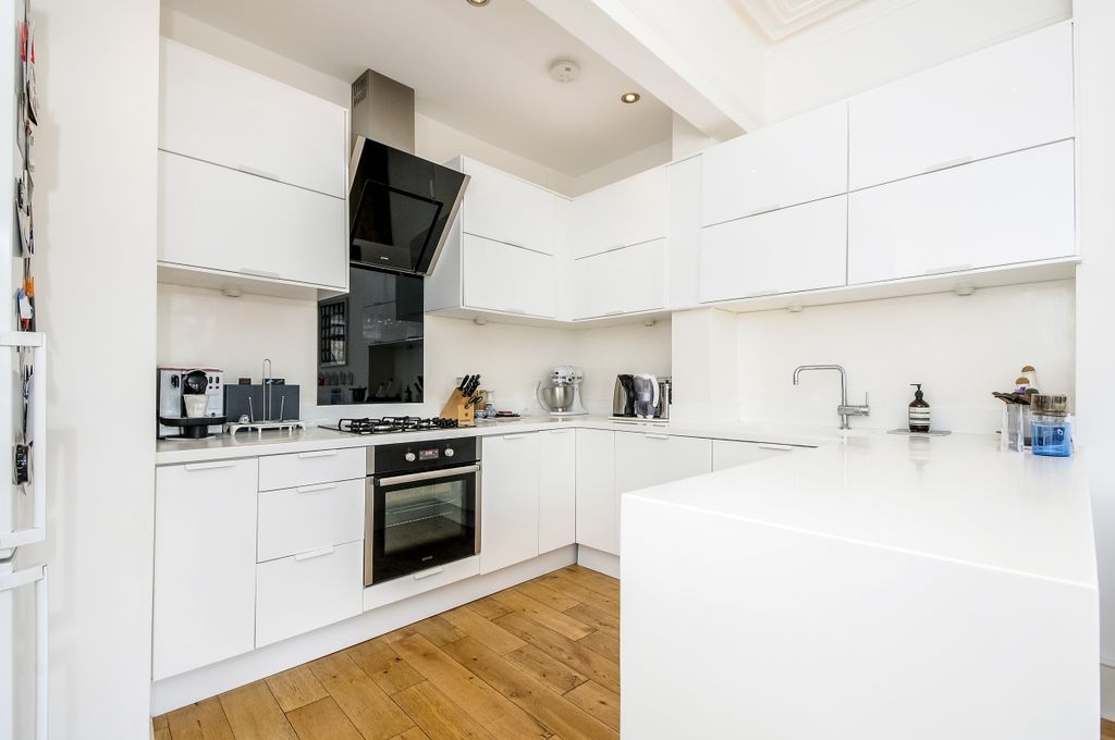 Property photo 2 of 5 Kitchen