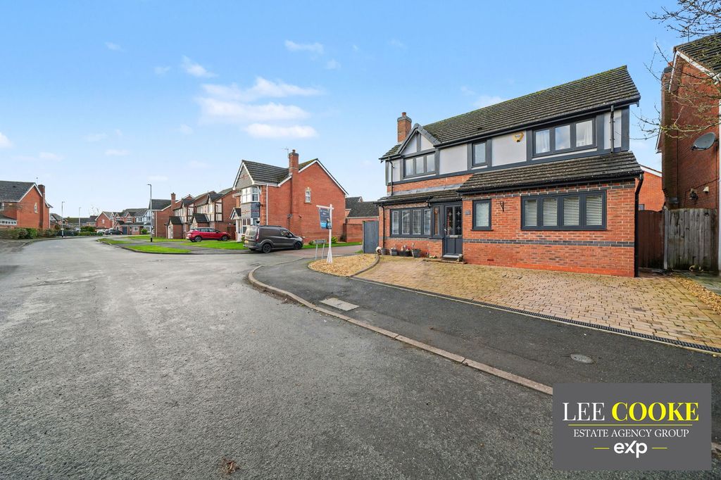 Property photo 1 of 31