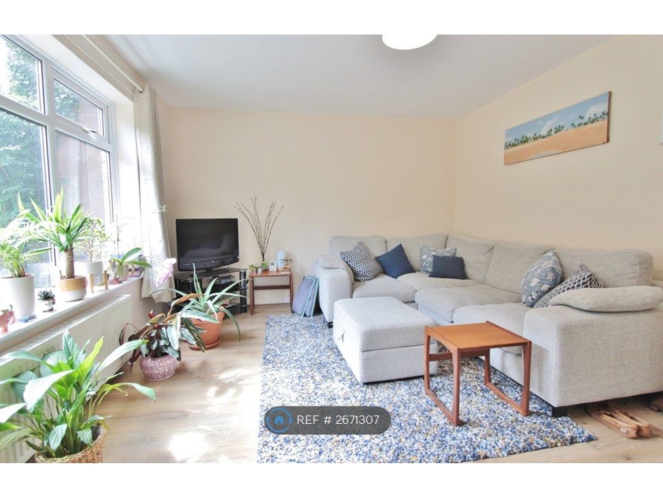 Property photo 1 of 9 Living Room