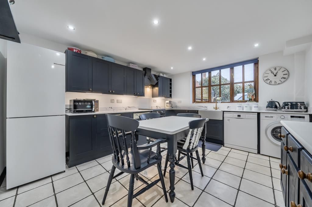 Property photo 3 of 22 Kitchen