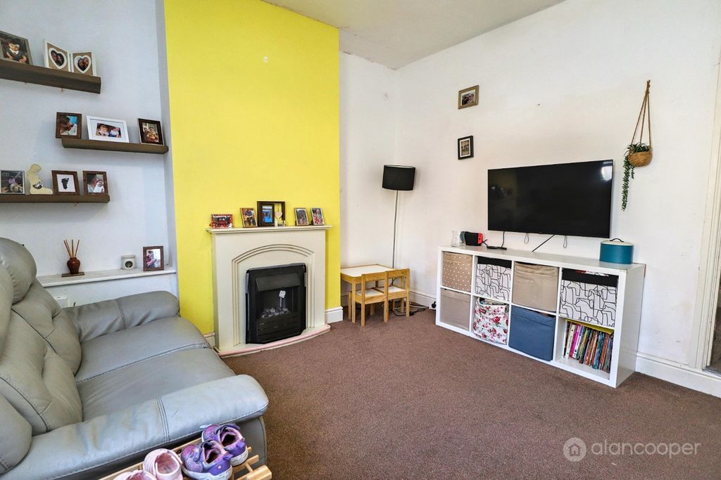 Property photo 2 of 13 5217973