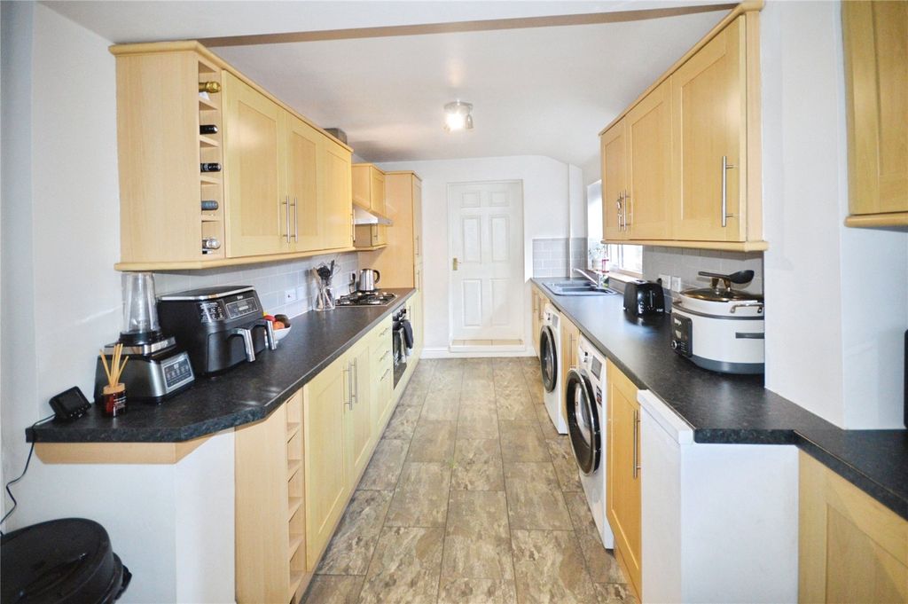 Property photo 2 of 24 Kitchen/Dining Room