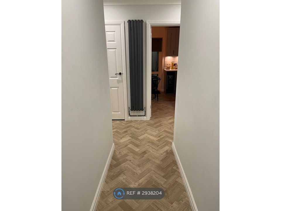 Property photo 2 of 20 Entrance / Hall