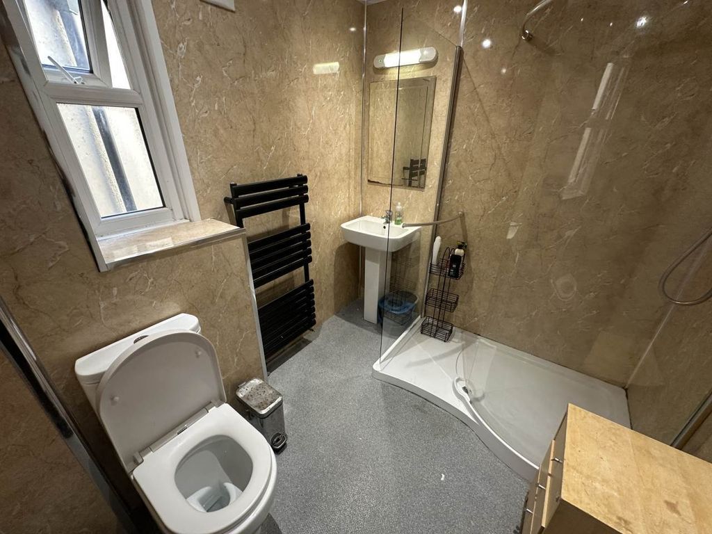 Property photo 3 of 5 Bathroom 2