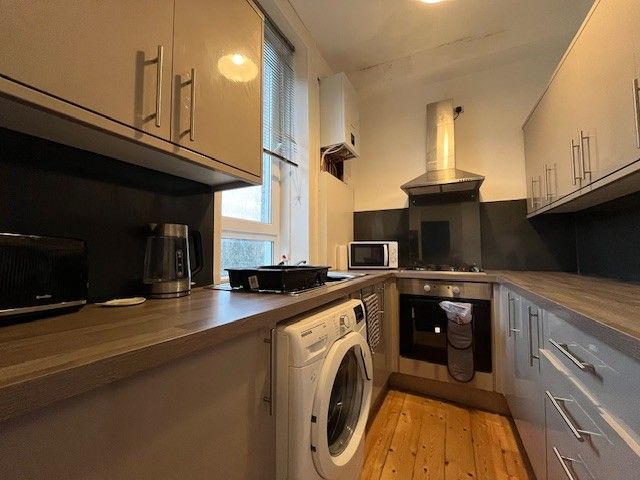 Property photo 2 of 10 Kitchen