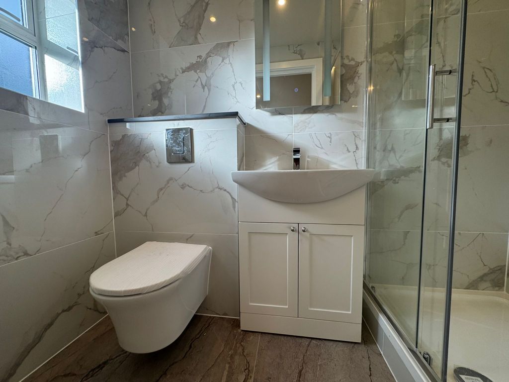 Property photo 3 of 5 Gallery