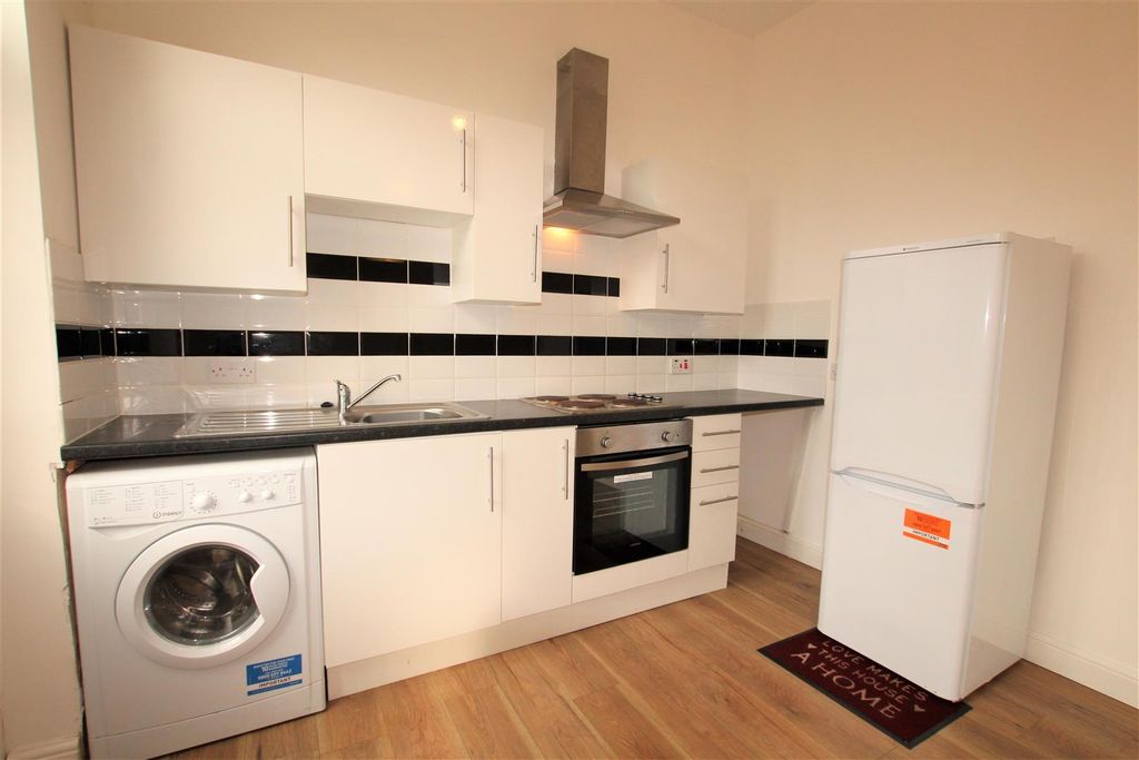 Property photo 3 of 7 Kitchen