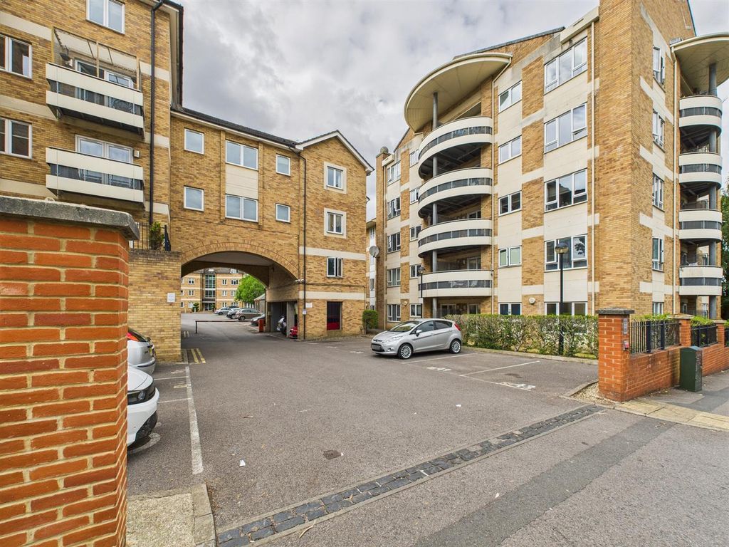 Property photo 1 of 8 Cam05510G0-Pr0040-Still007.Jpg