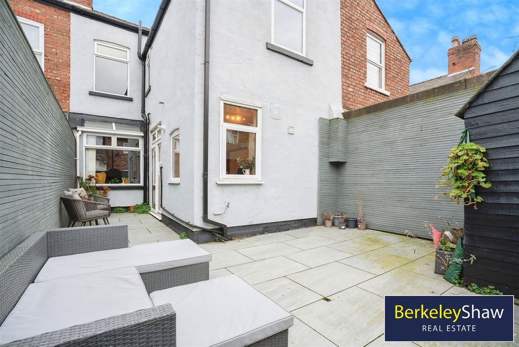 Property photo 3 of 24 Rear Yard (2)