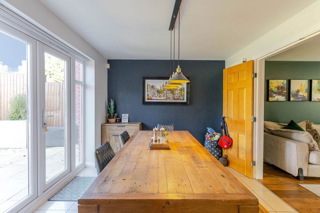 Property photo 3 of 27