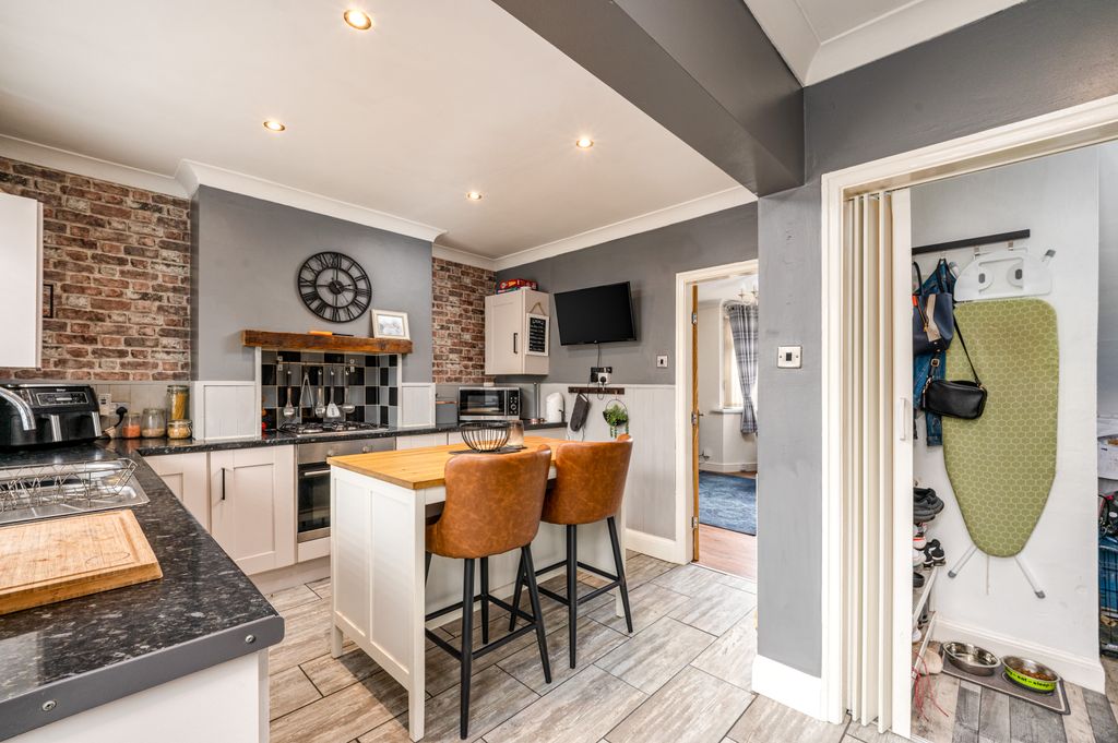 Property photo 1 of 28 10