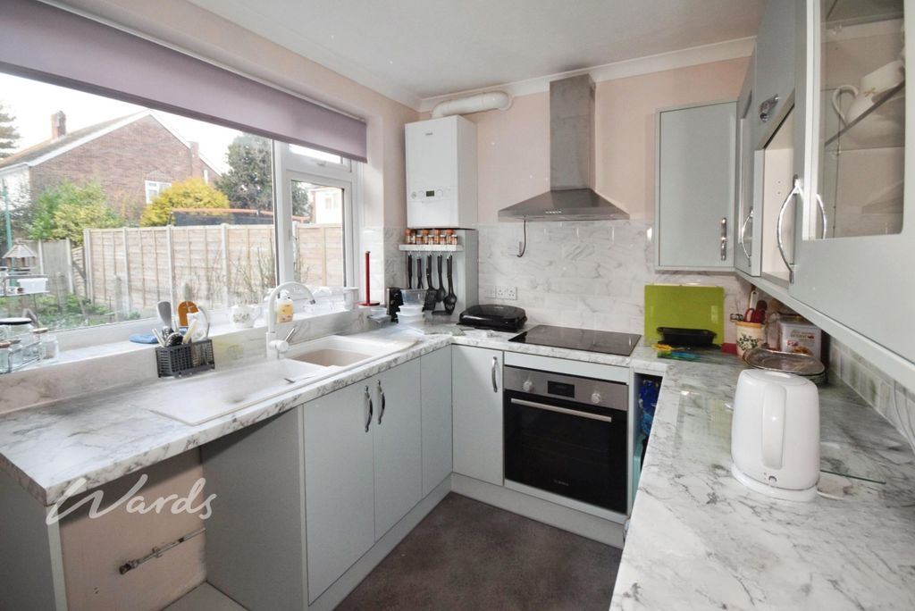 Property photo 3 of 9 Kitchen