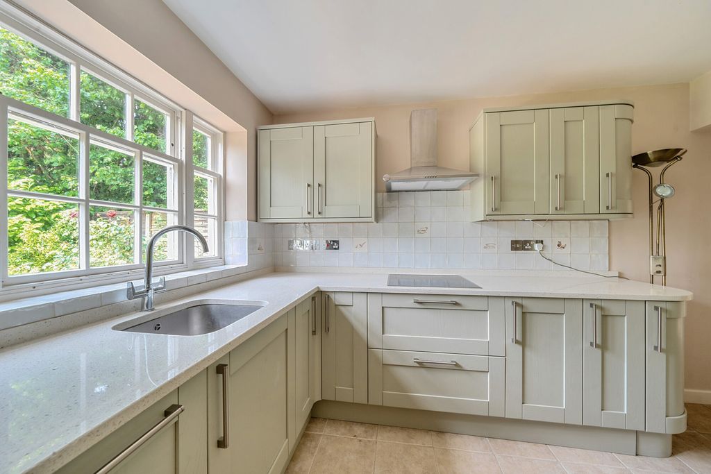 Property photo 3 of 21 1301795-11-684079...