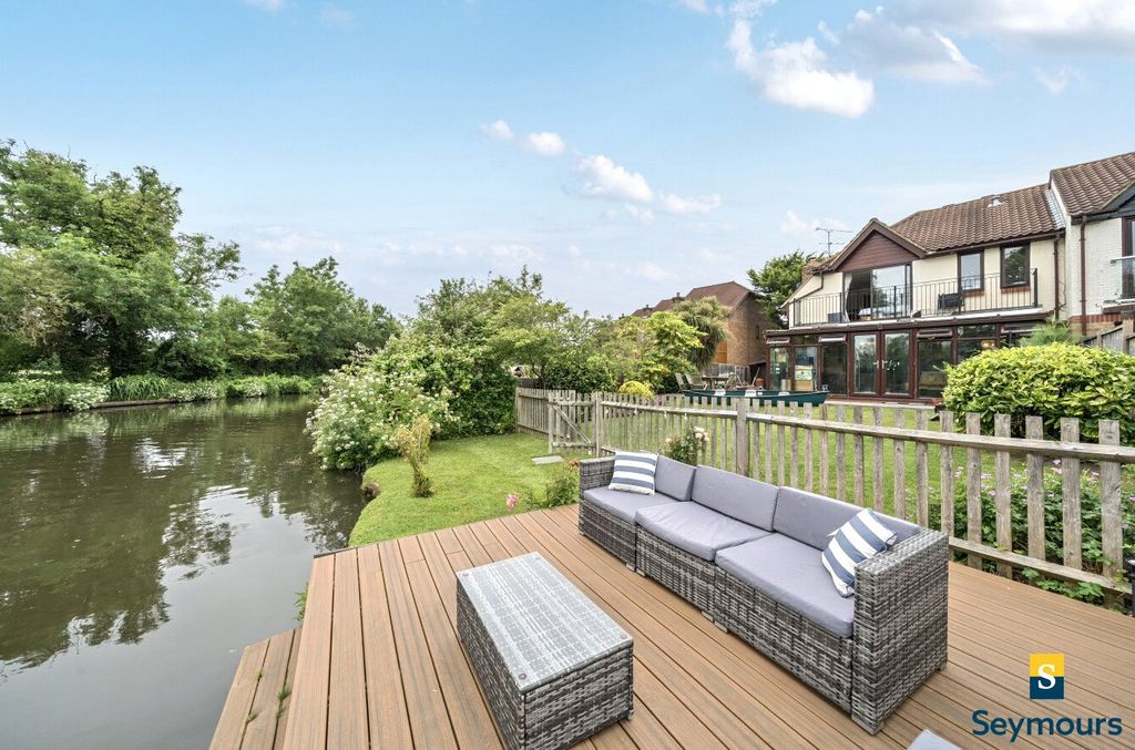 Property photo 1 of 15 Decking