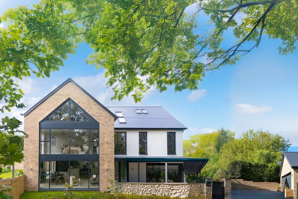 Property photo 1 of 57 Award-Winning Media Team On Every Listing_2