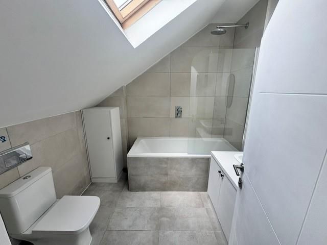 Property photo 3 of 9 Bathroom.Jpg