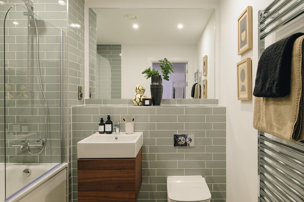 Property photo 3 of 11 Show Home