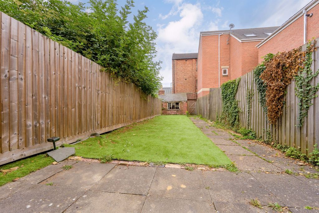 Property photo 2 of 8