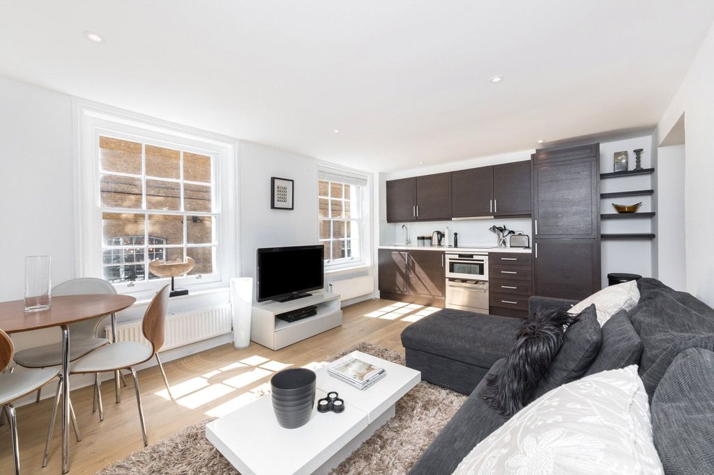 Property photo 1 of 10 Living Room